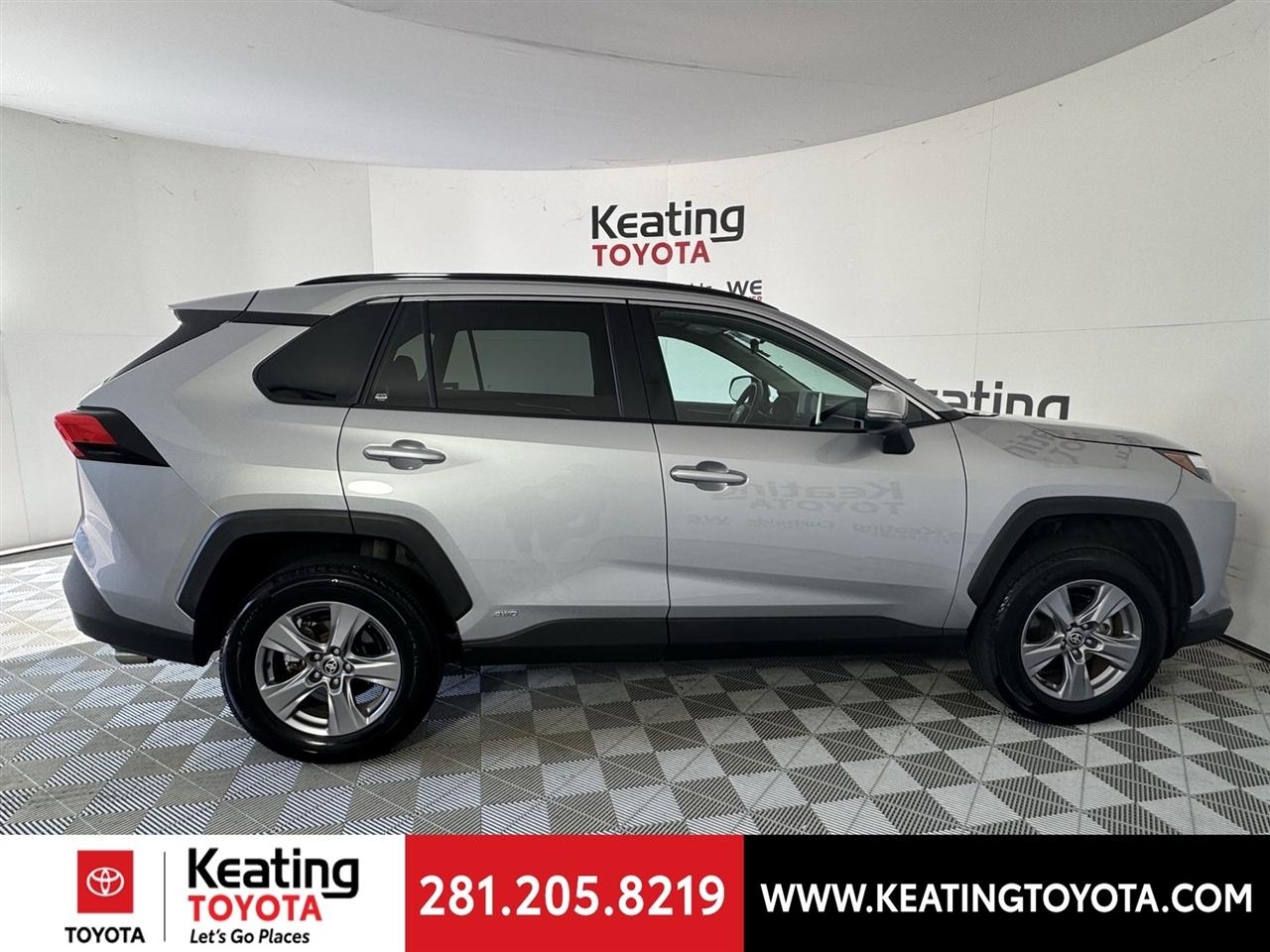 Toyota RAV4 Hybrid XLE 2025