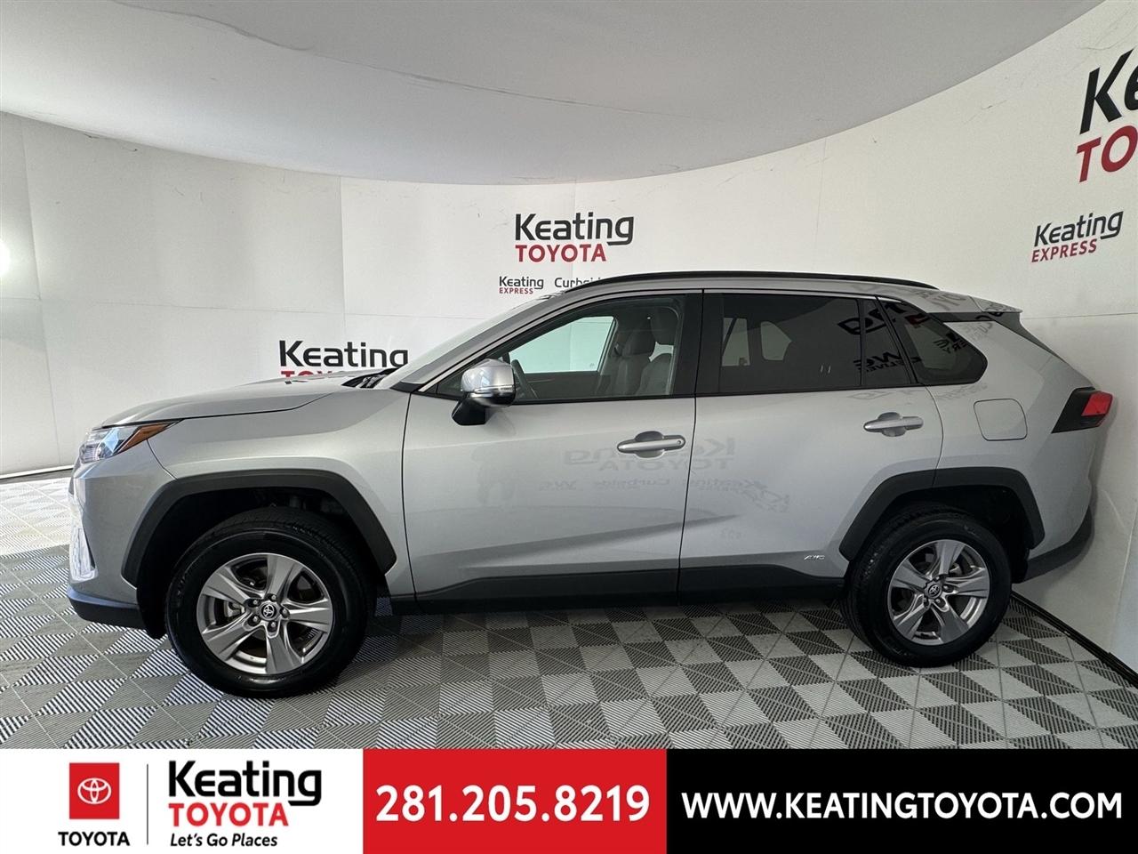 Toyota RAV4 Hybrid XLE 2025