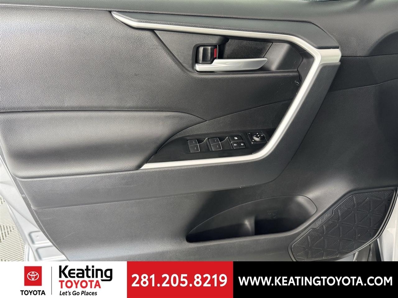 Toyota RAV4 Hybrid XLE 2025