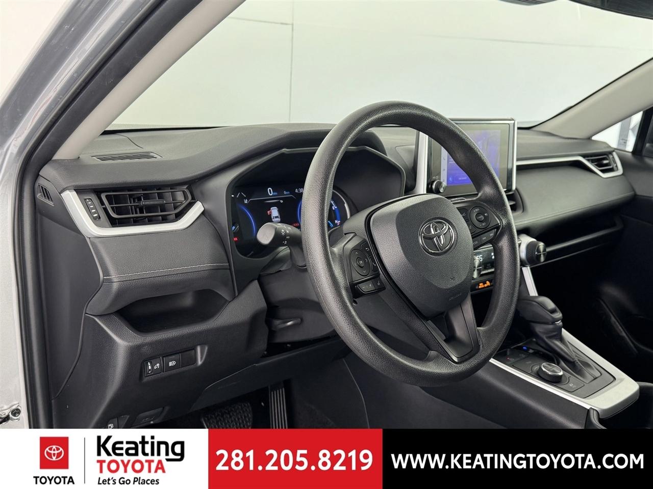 Toyota RAV4 Hybrid XLE 2025