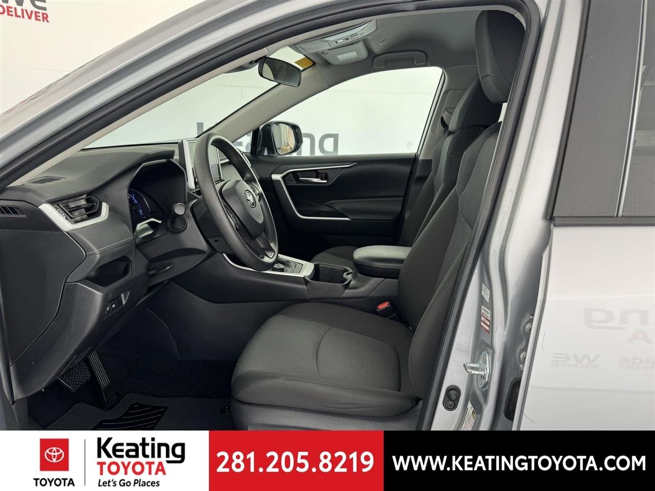 Toyota RAV4 Hybrid XLE 2025