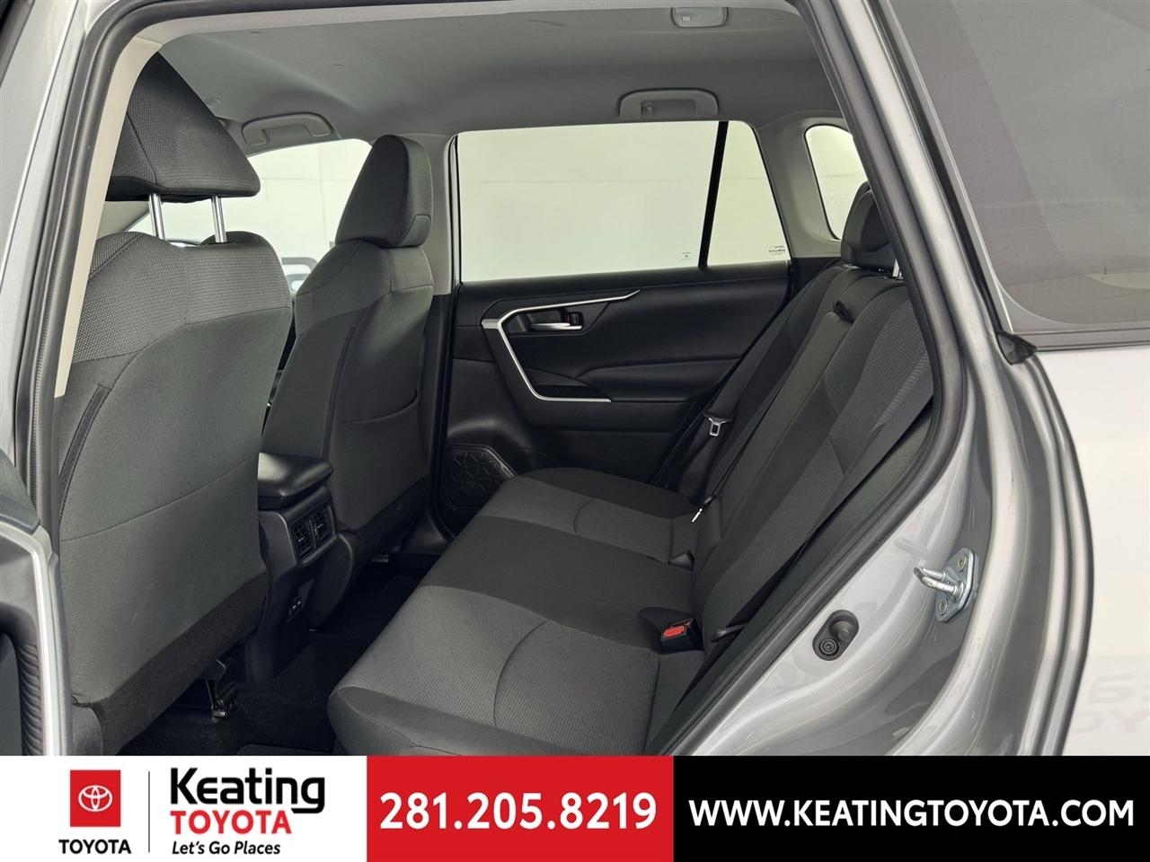 Toyota RAV4 Hybrid XLE 2025