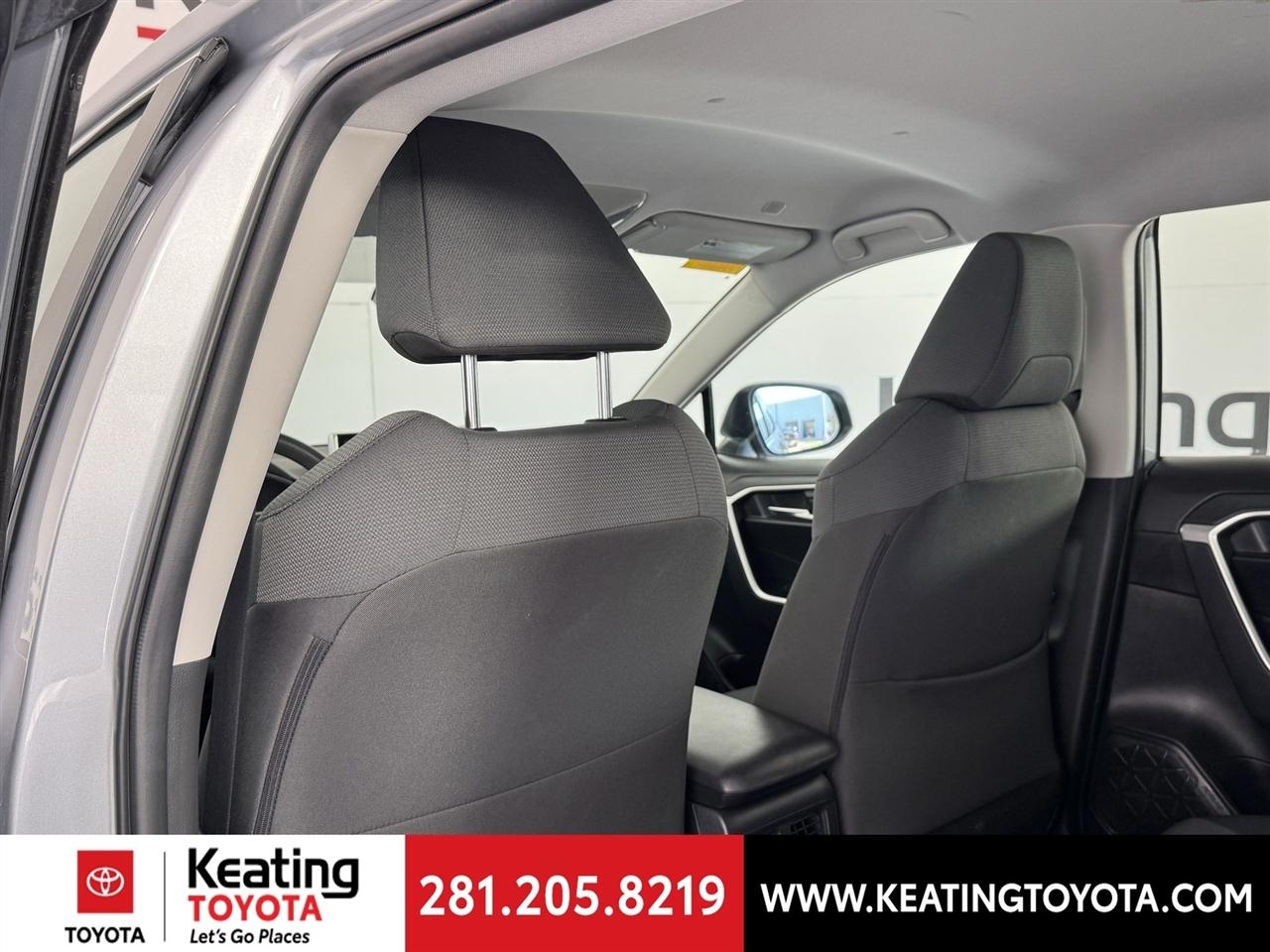 Toyota RAV4 Hybrid XLE 2025