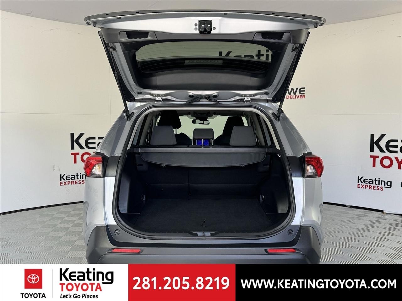 Toyota RAV4 Hybrid XLE 2025