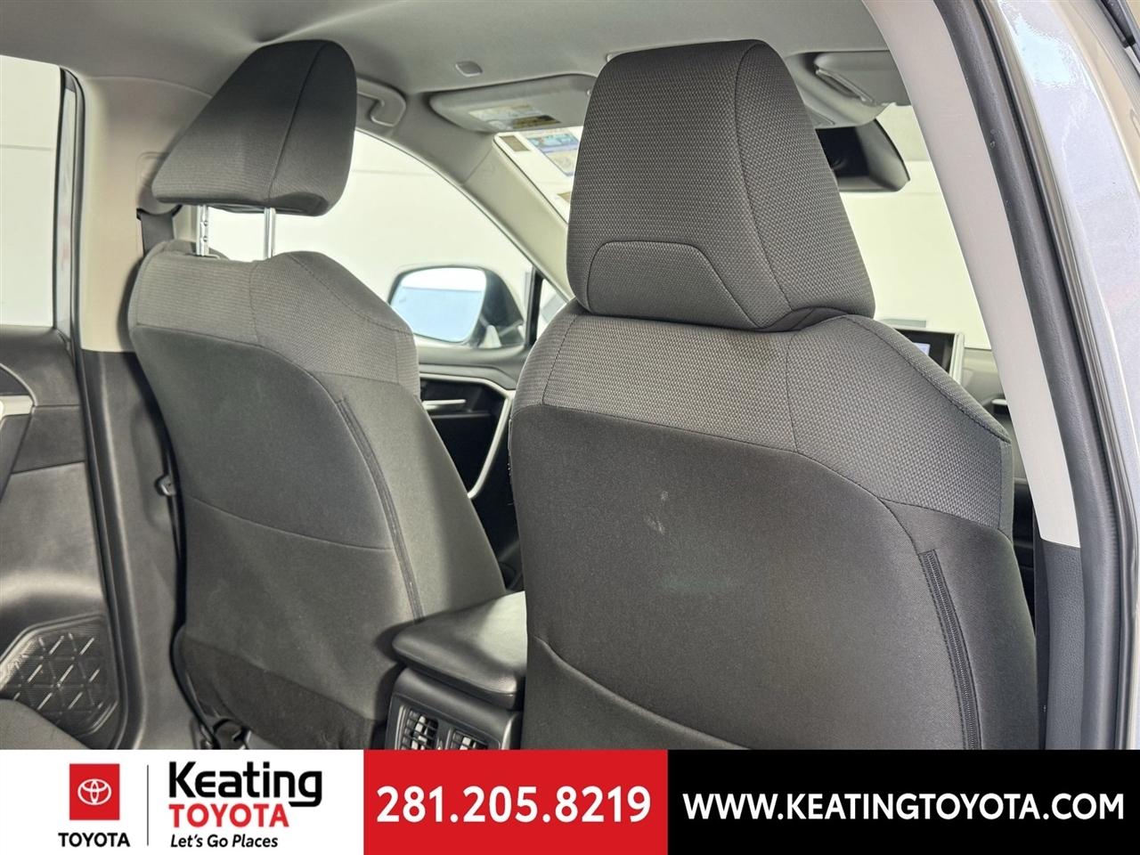 Toyota RAV4 Hybrid XLE 2025