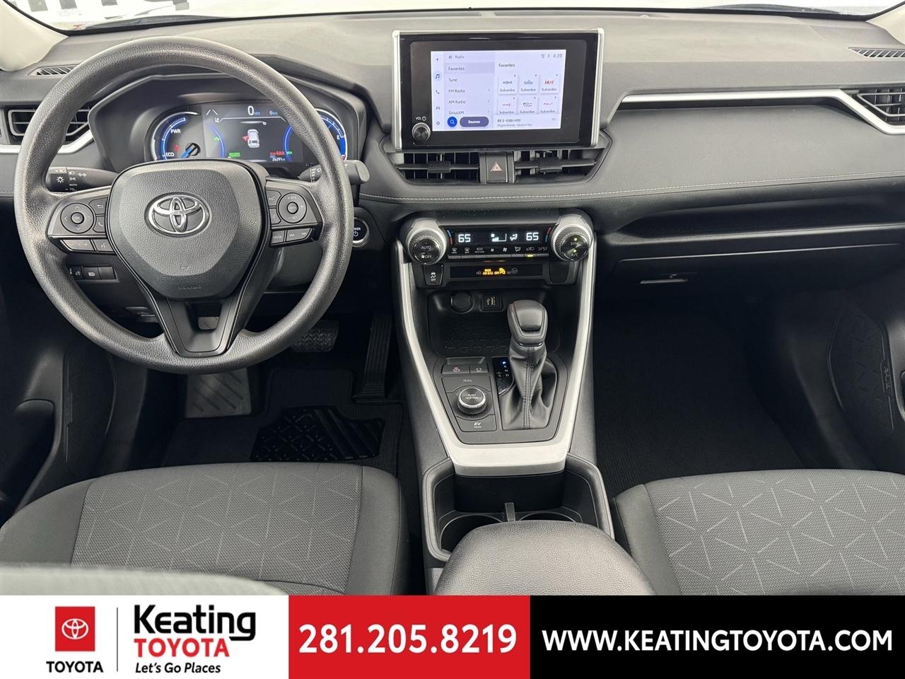 Toyota RAV4 Hybrid XLE 2025