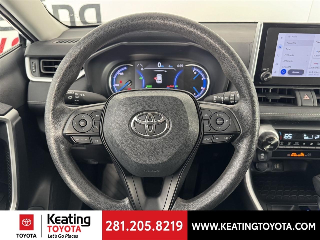 Toyota RAV4 Hybrid XLE 2025