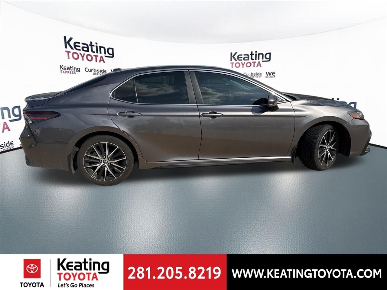 Toyota Camry SE 2024