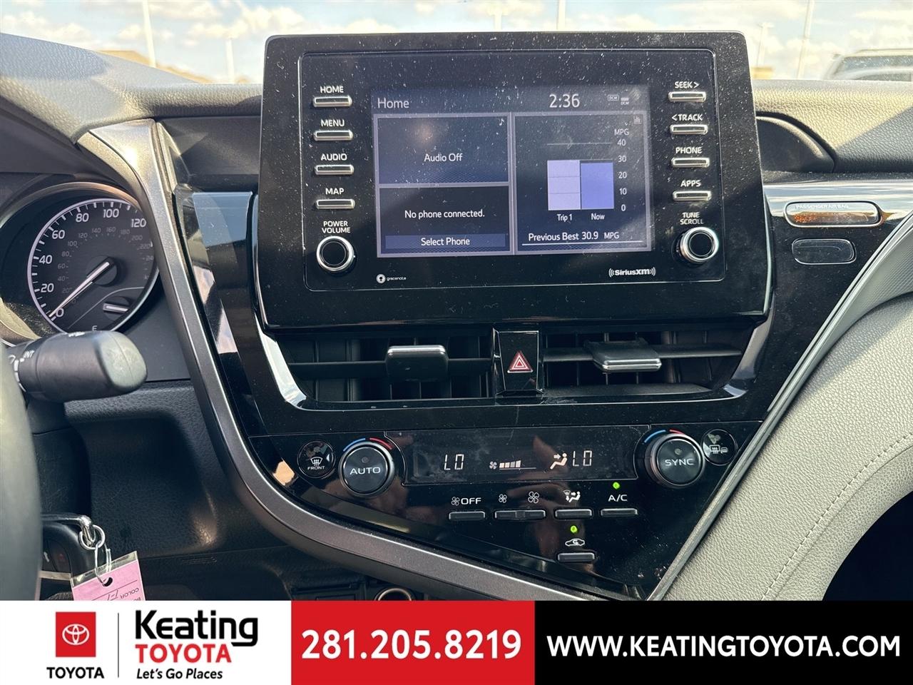 Toyota Camry SE 2024