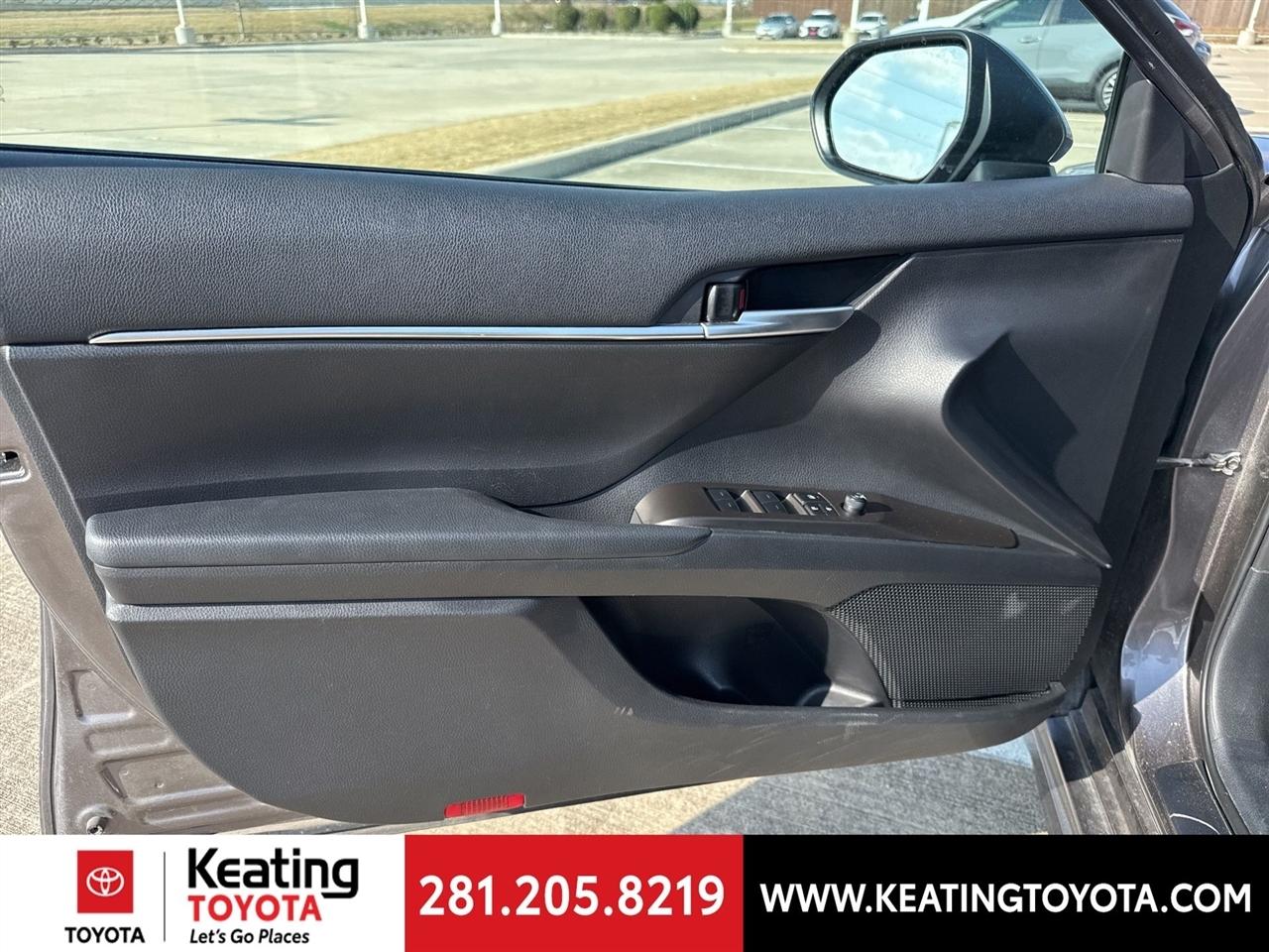 Toyota Camry SE 2024