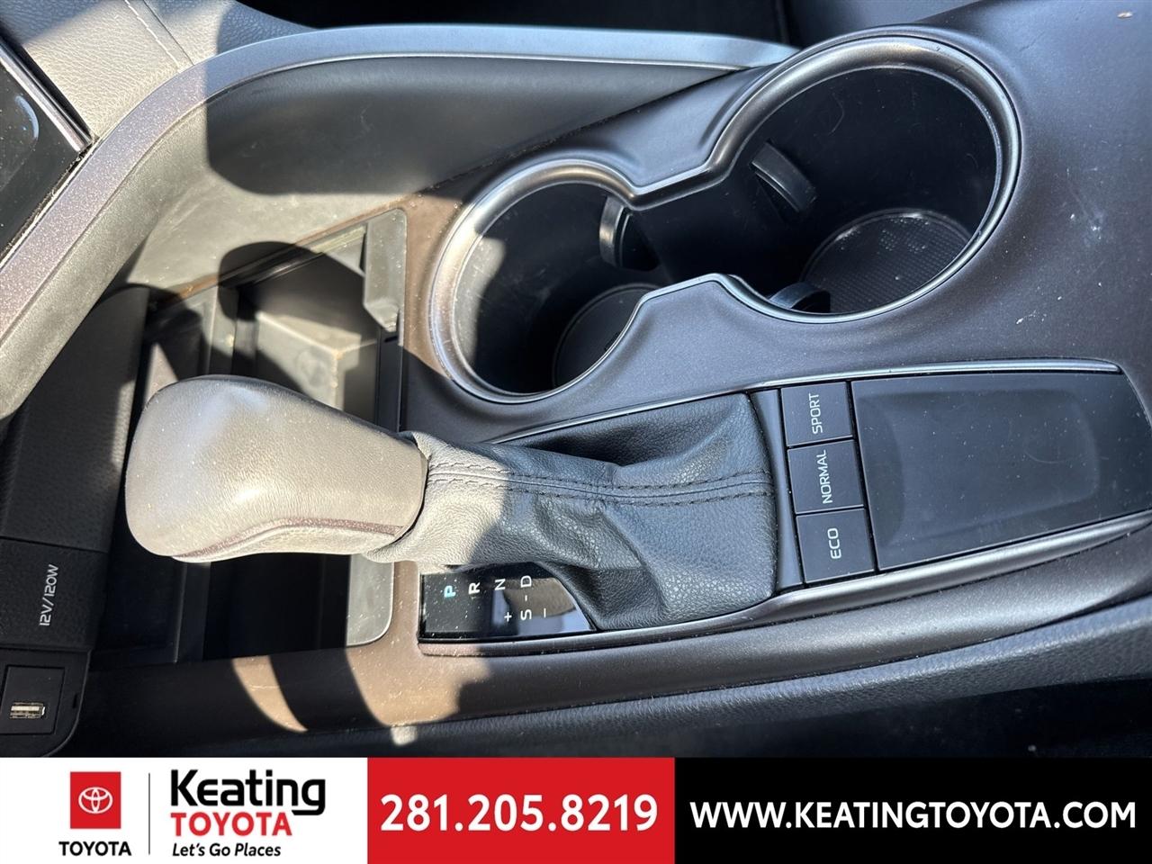 Toyota Camry SE 2024