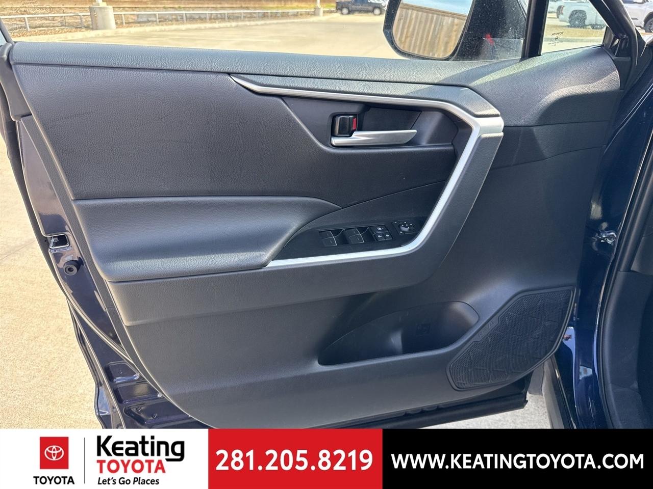 Toyota RAV4 Hybrid XLE 2025