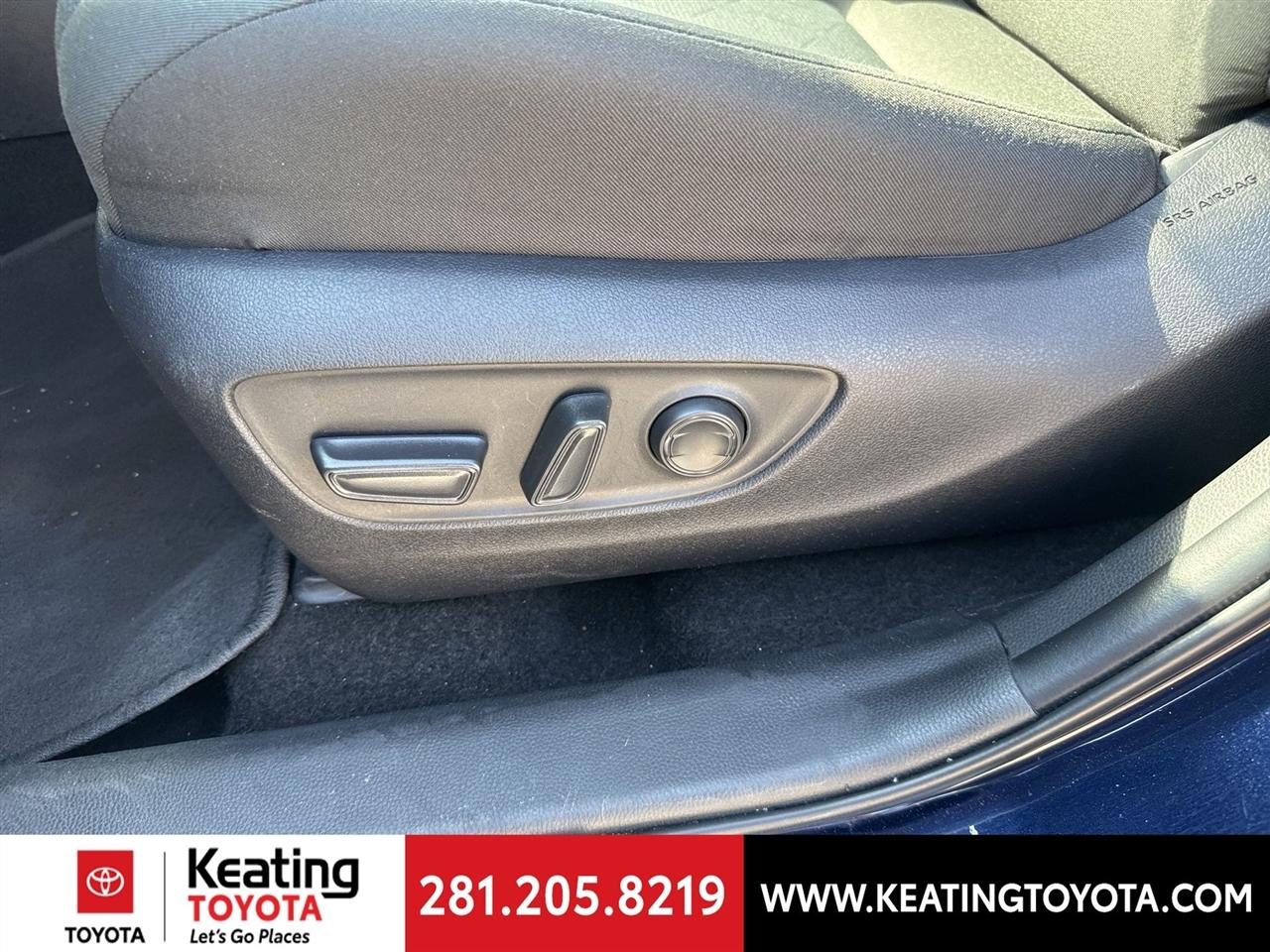 Toyota RAV4 Hybrid XLE 2025