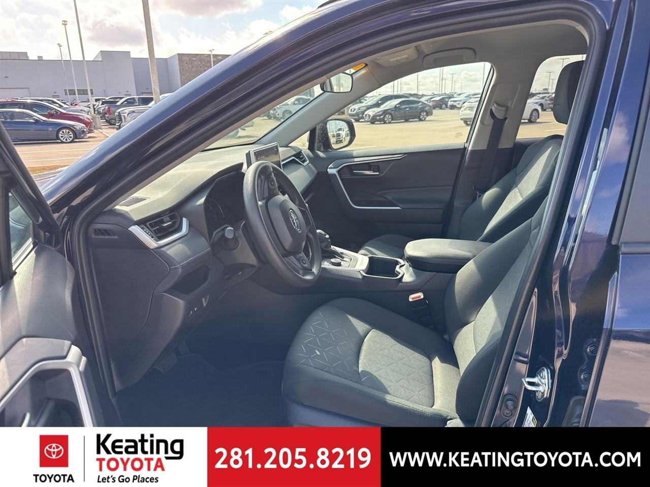 Toyota RAV4 Hybrid XLE 2025