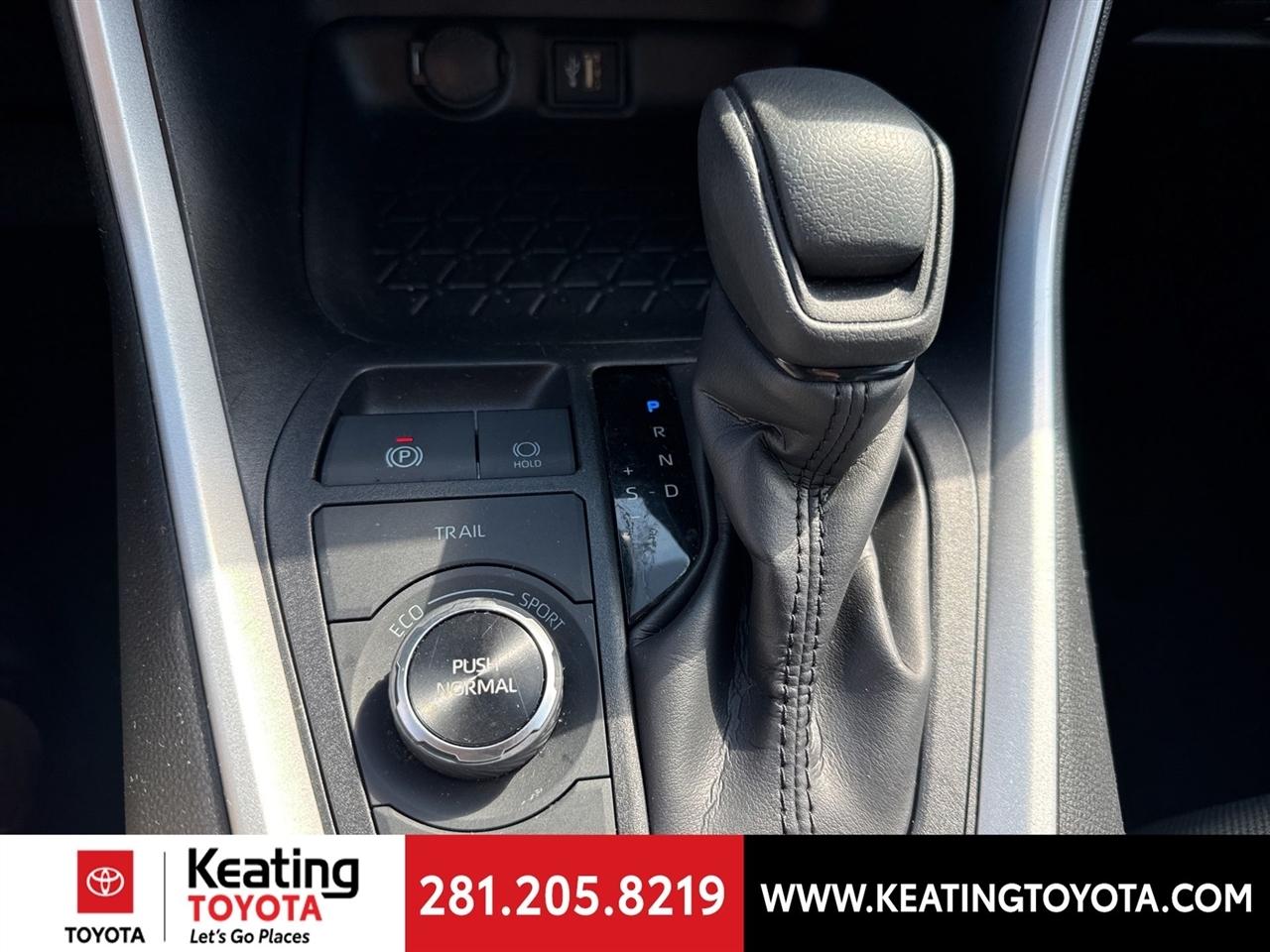 Toyota RAV4 Hybrid XLE 2025