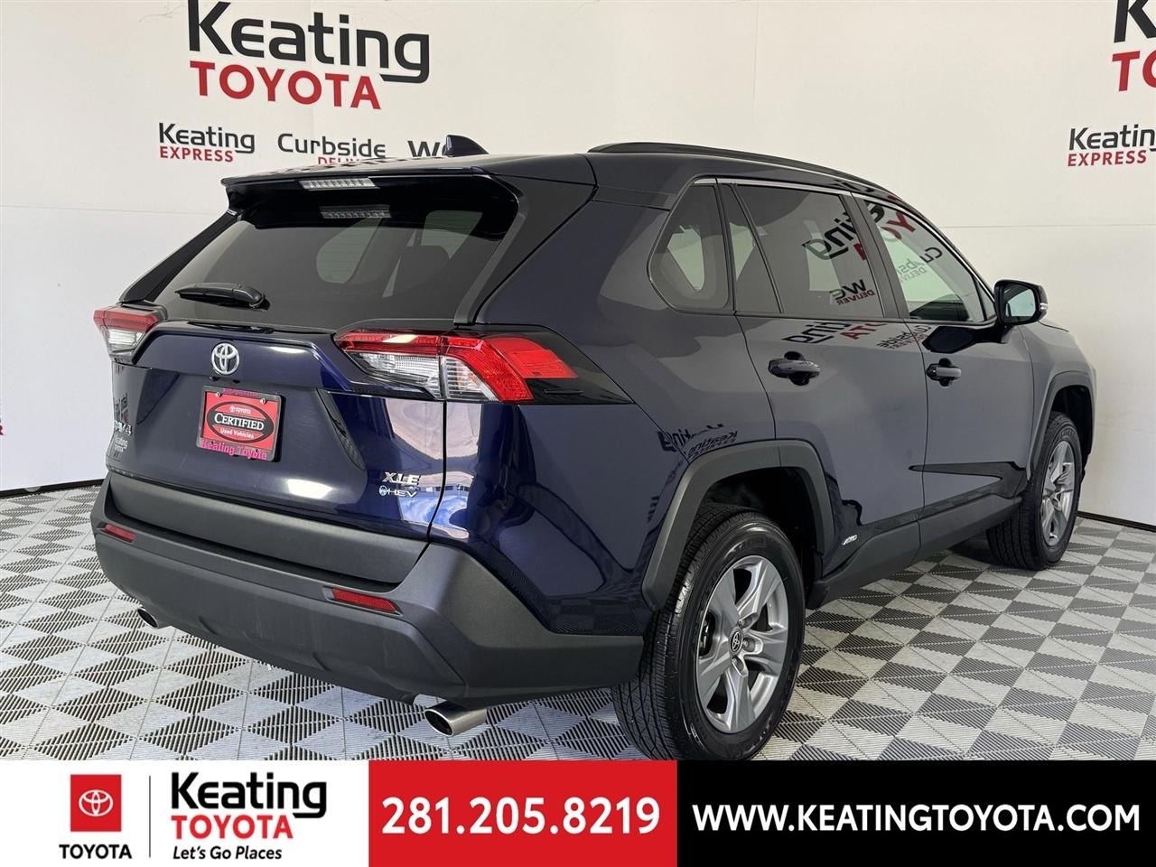 Toyota RAV4 Hybrid XLE 2025