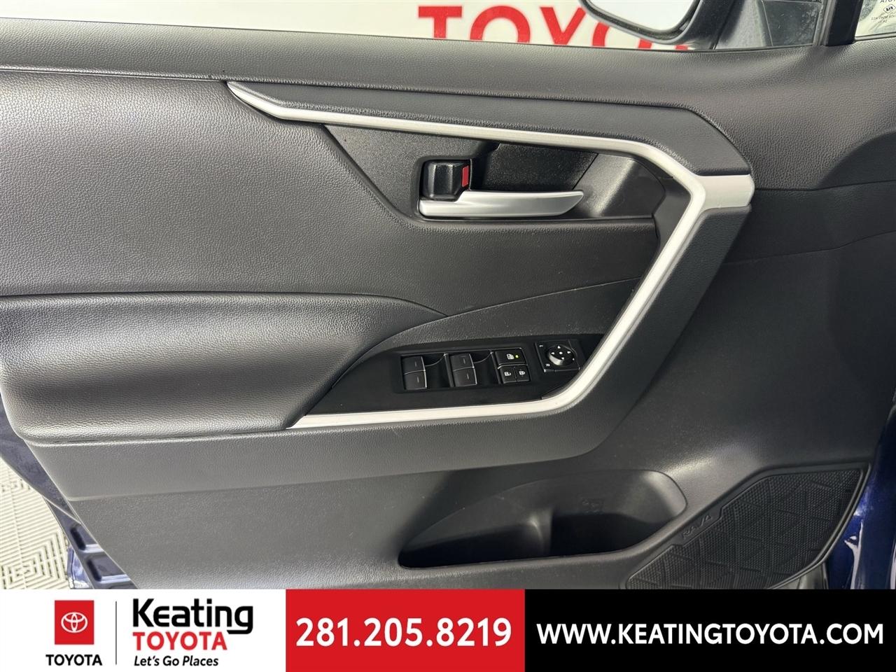 Toyota RAV4 Hybrid XLE 2025