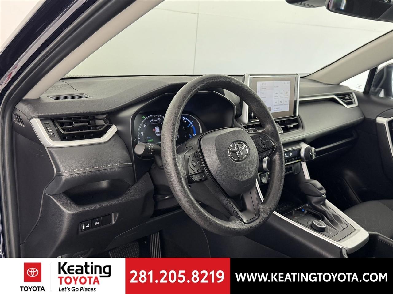 Toyota RAV4 Hybrid XLE 2025