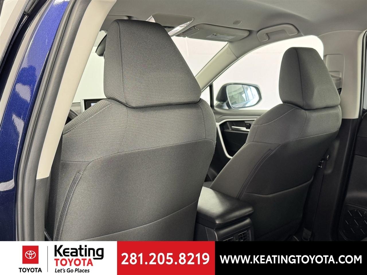 Toyota RAV4 Hybrid XLE 2025