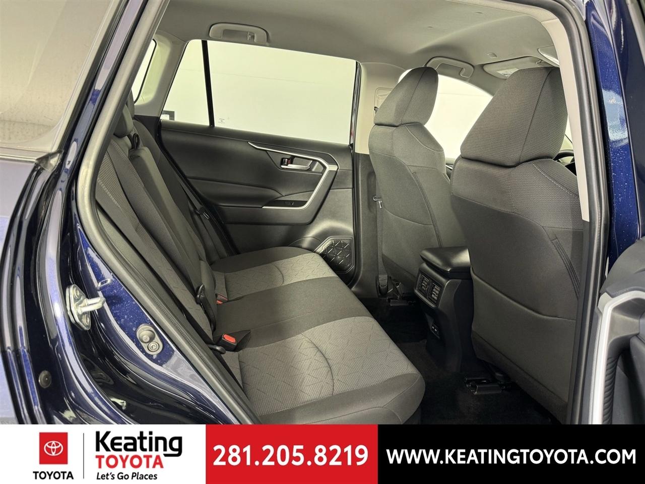 Toyota RAV4 Hybrid XLE 2025