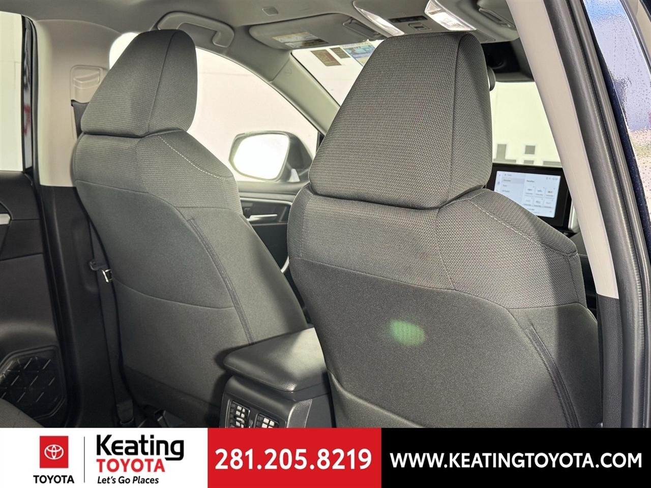 Toyota RAV4 Hybrid XLE 2025