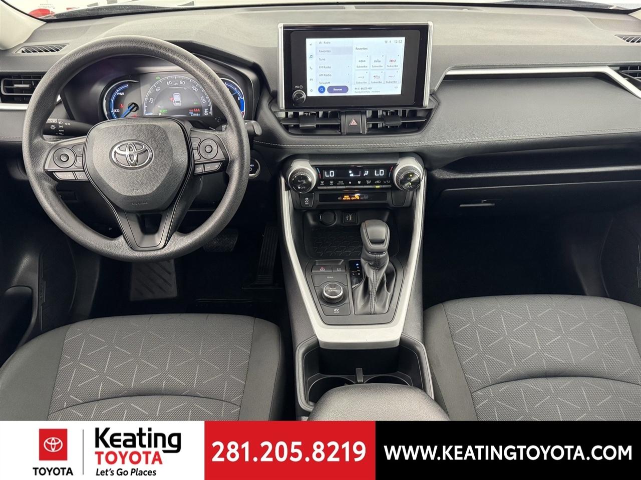 Toyota RAV4 Hybrid XLE 2025