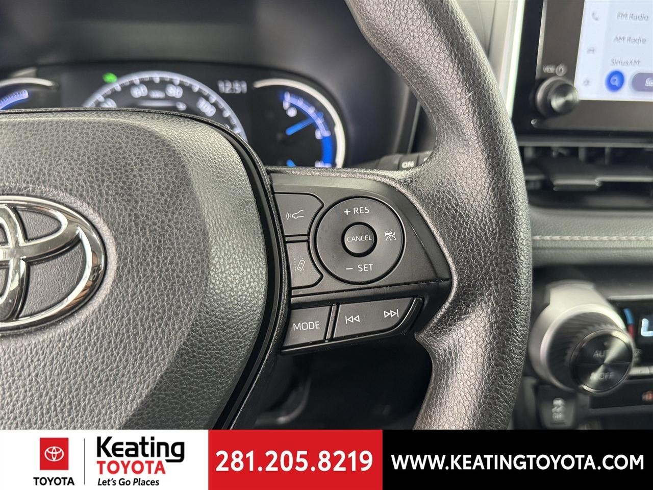 Toyota RAV4 Hybrid XLE 2025