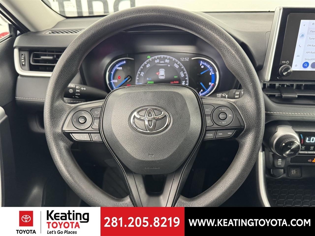 Toyota RAV4 Hybrid XLE 2025