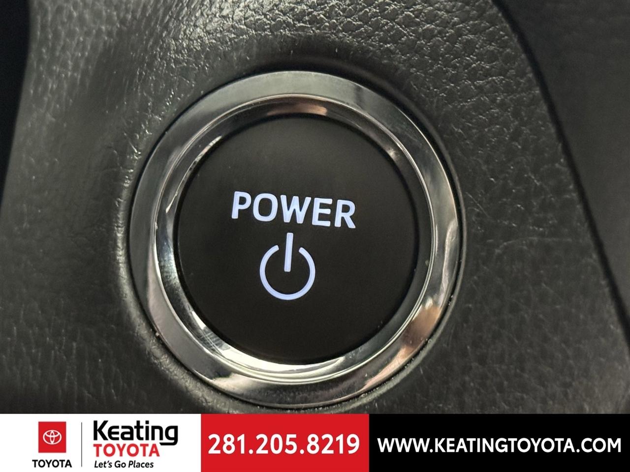 Toyota RAV4 Hybrid XLE 2025