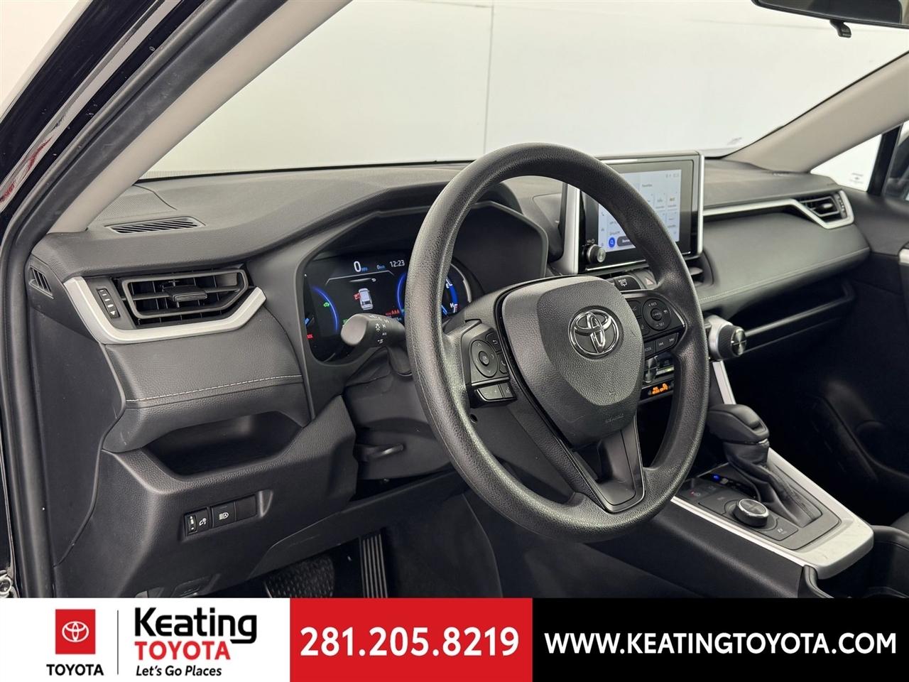 Toyota RAV4 Hybrid XLE 2025