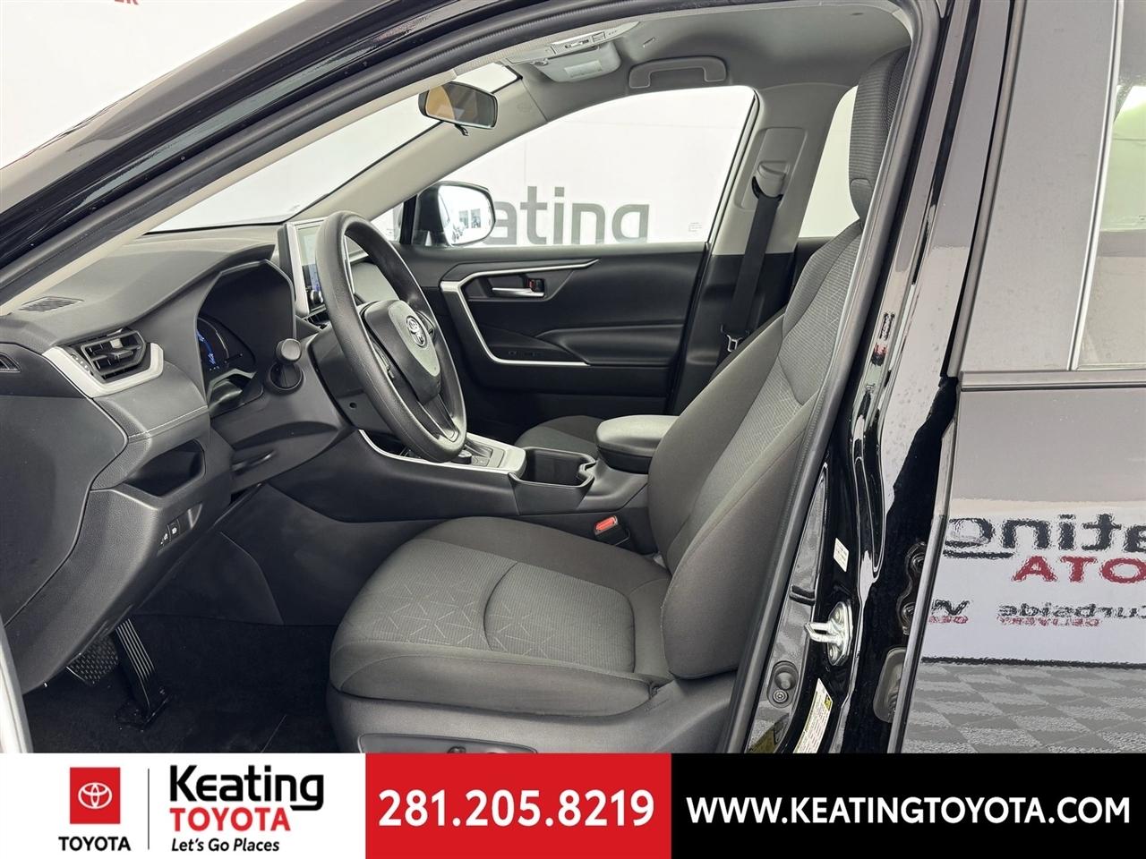 Toyota RAV4 Hybrid XLE 2025