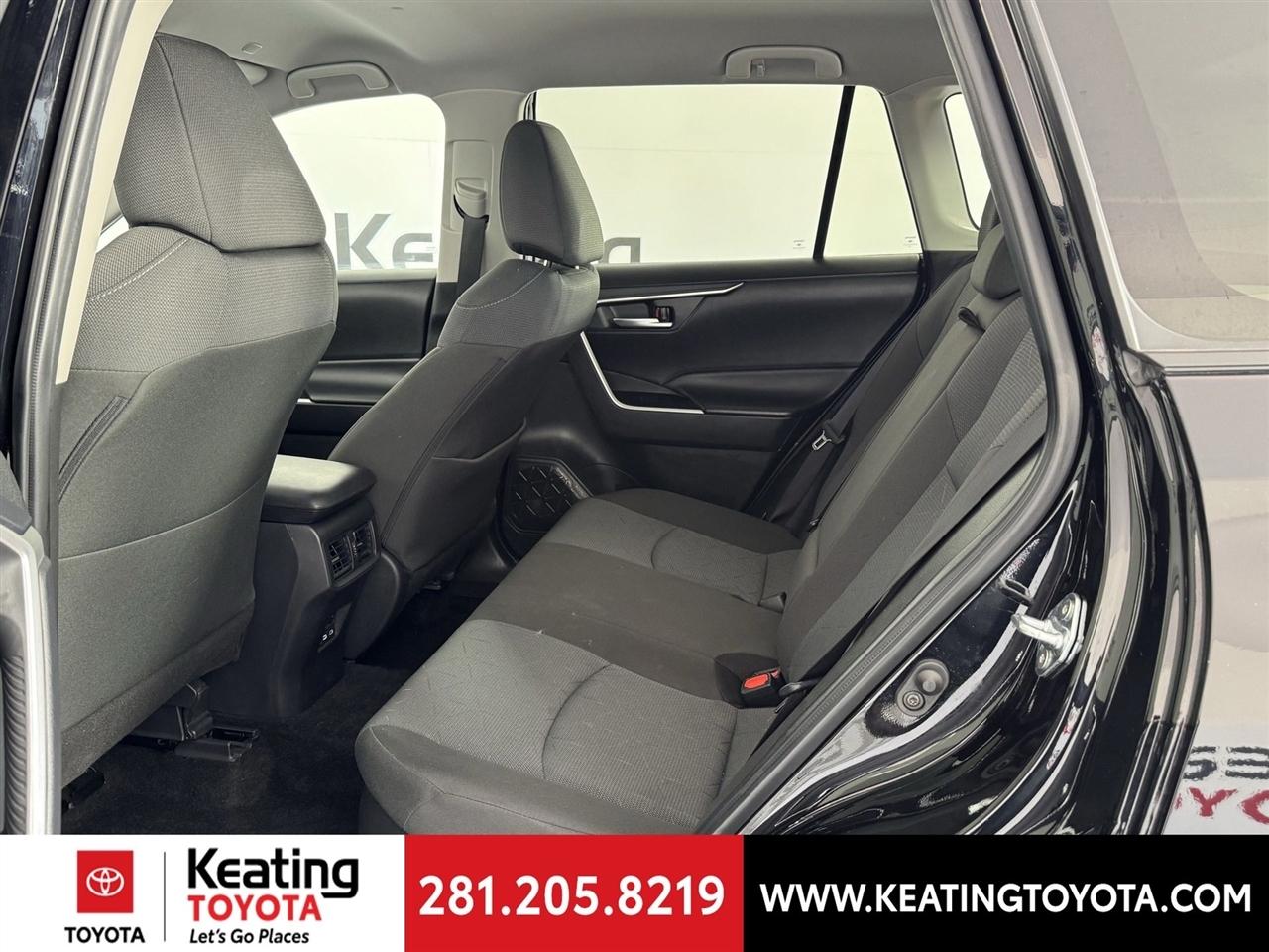 Toyota RAV4 Hybrid XLE 2025