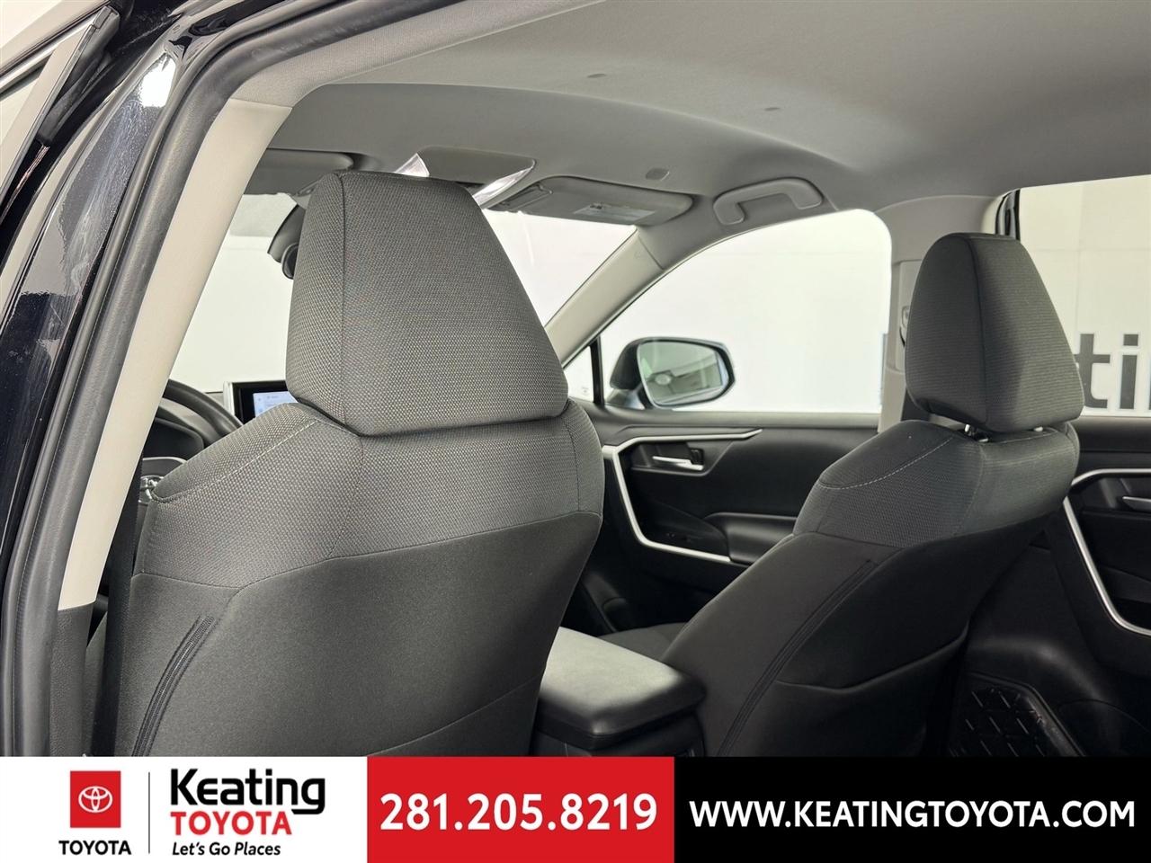 Toyota RAV4 Hybrid XLE 2025