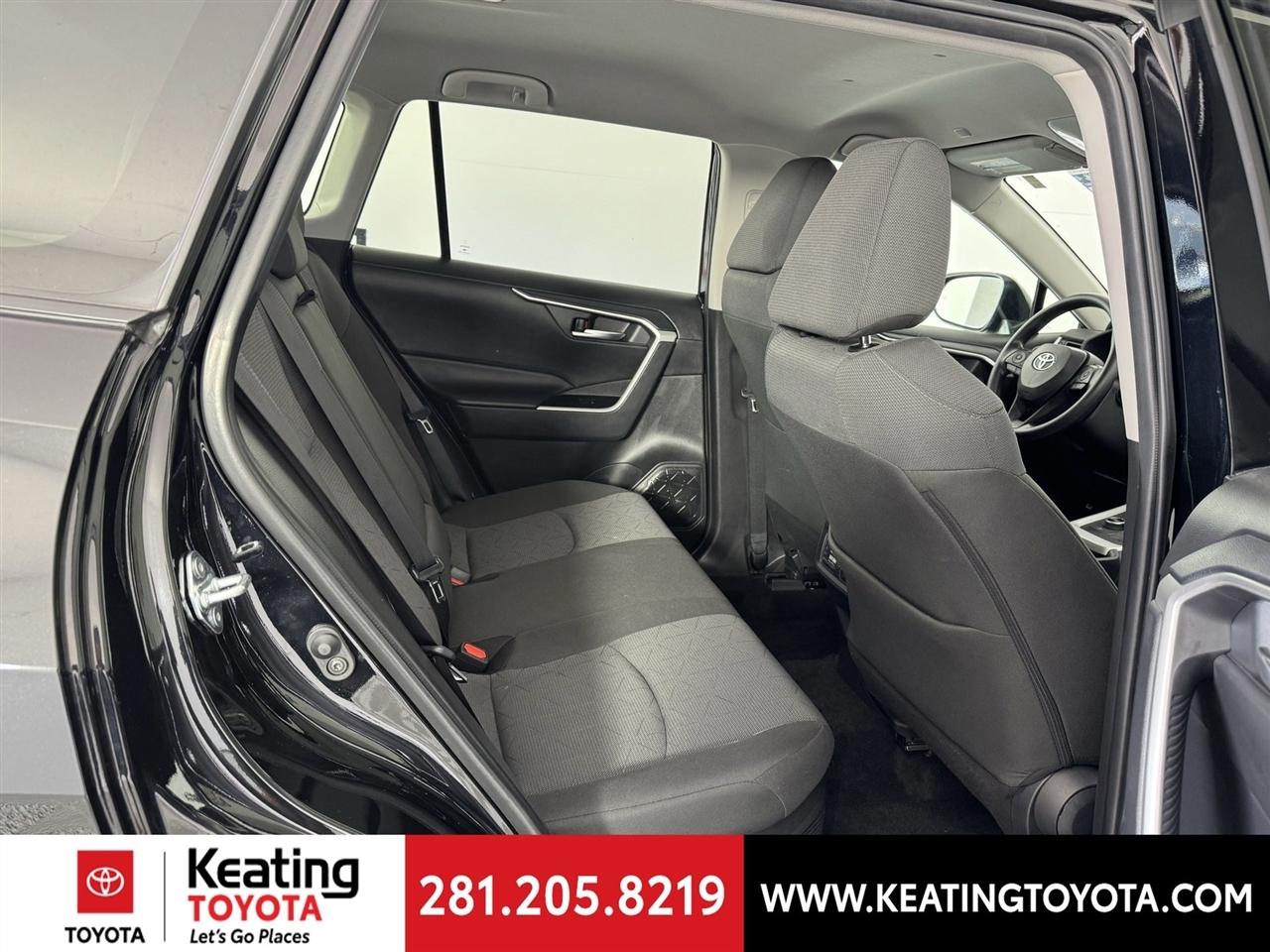 Toyota RAV4 Hybrid XLE 2025