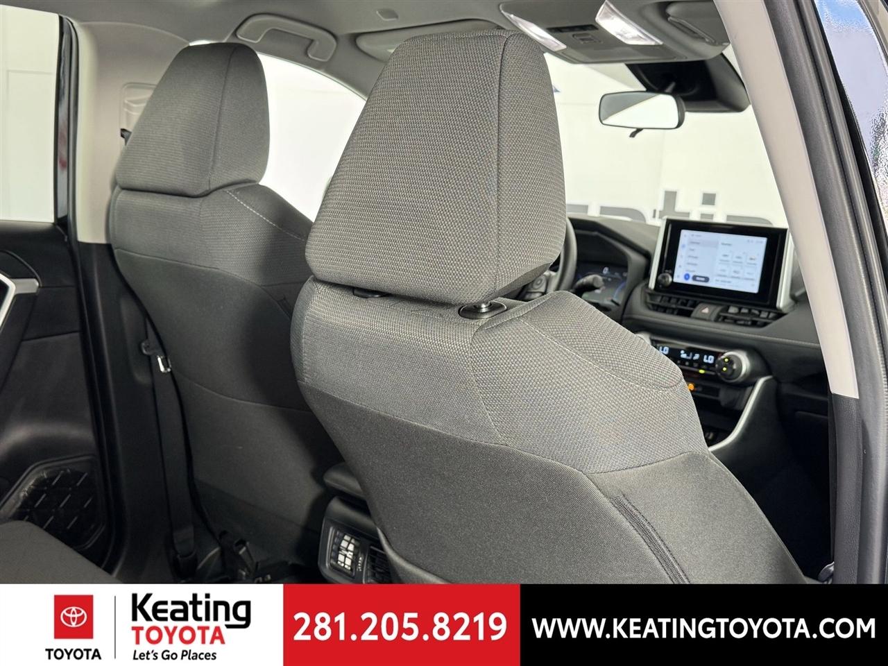 Toyota RAV4 Hybrid XLE 2025