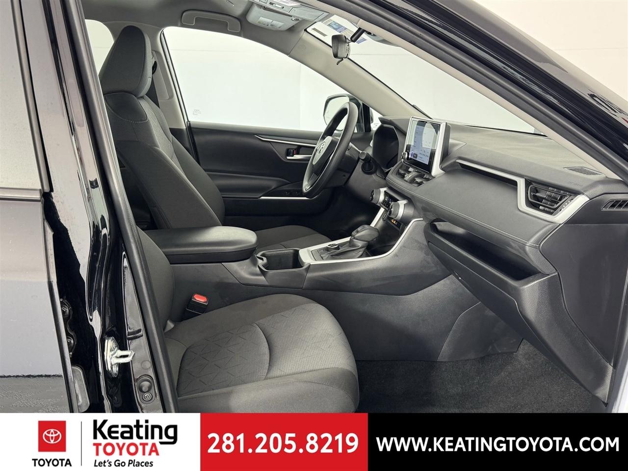 Toyota RAV4 Hybrid XLE 2025