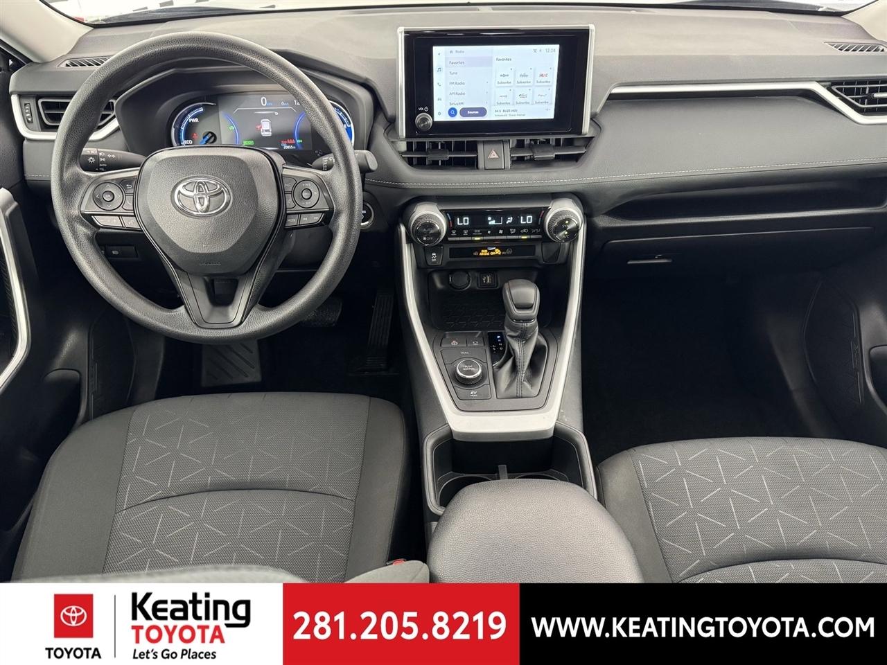 Toyota RAV4 Hybrid XLE 2025