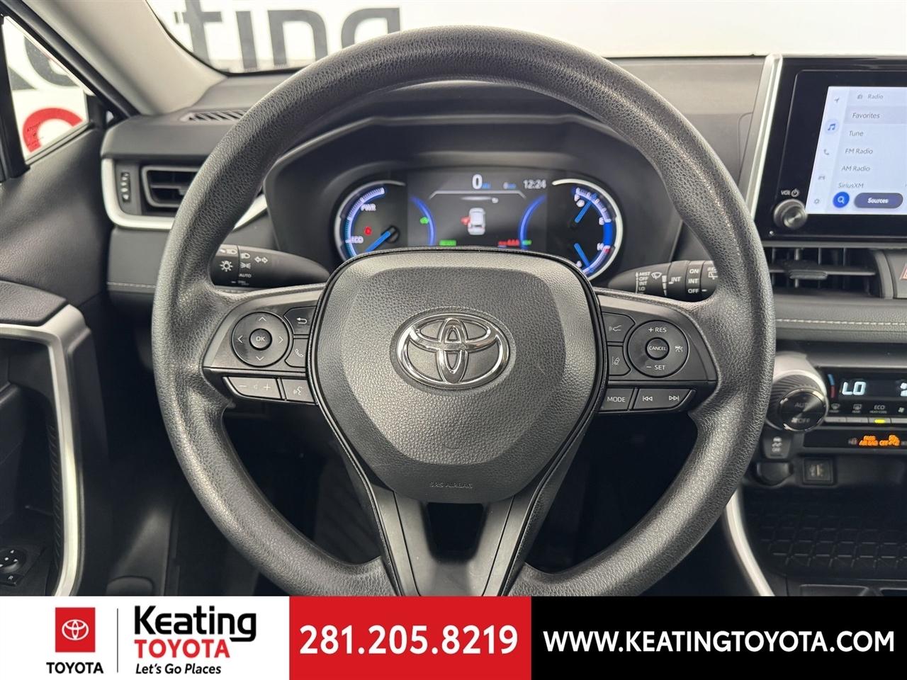 Toyota RAV4 Hybrid XLE 2025