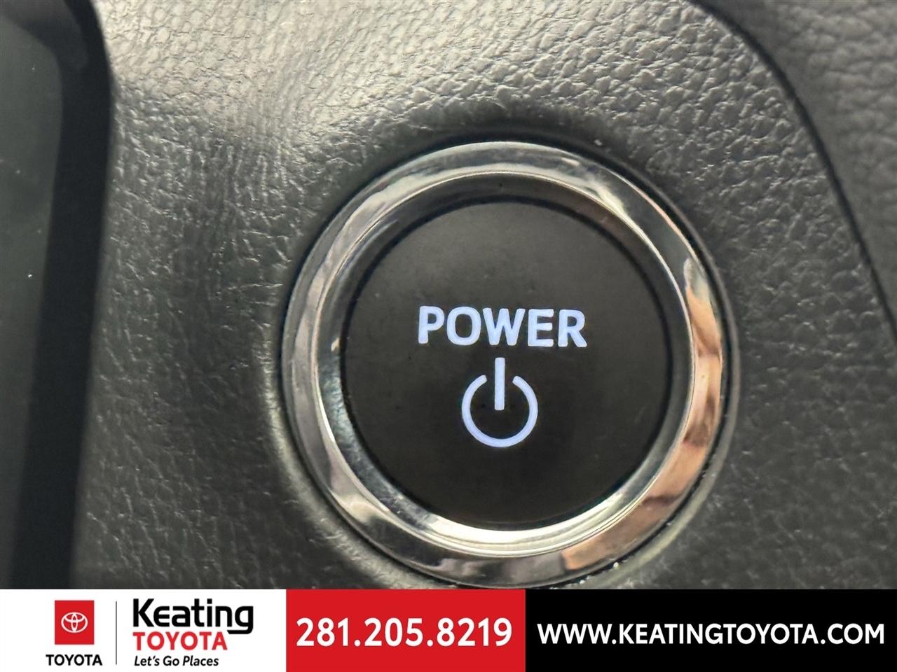 Toyota RAV4 Hybrid XLE 2025