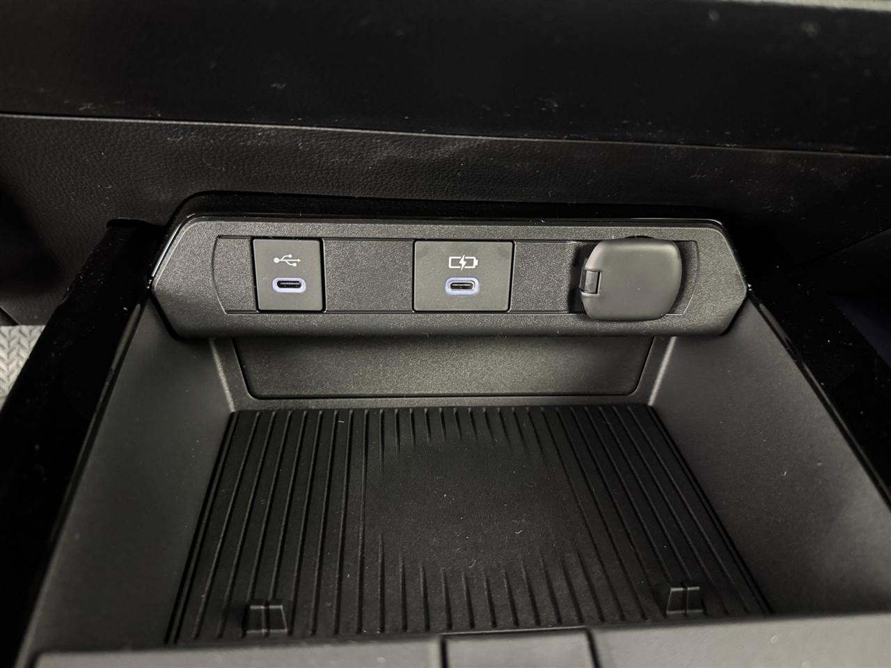 Toyota Prius Plug-In Hybrid Nightshade 2026