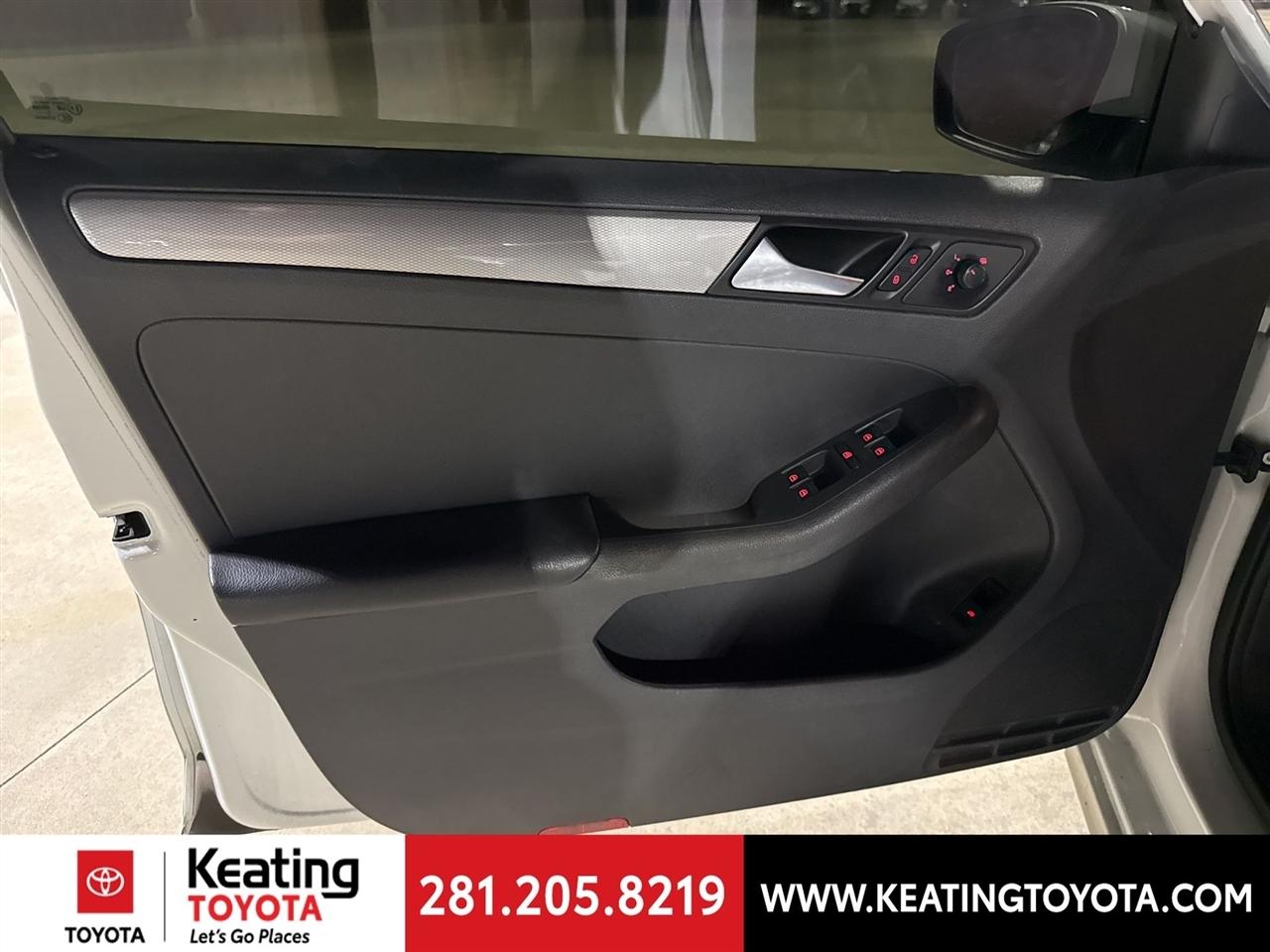 Volkswagen Jetta 1.4T S 6A 2017