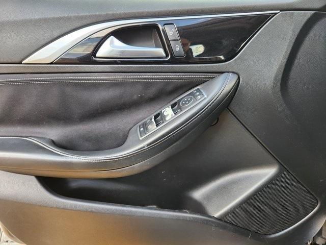 Infiniti QX30 Base 2018