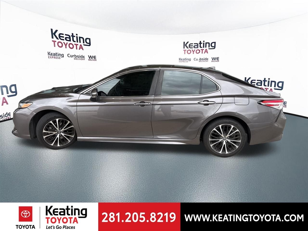 Toyota Camry SE 2020