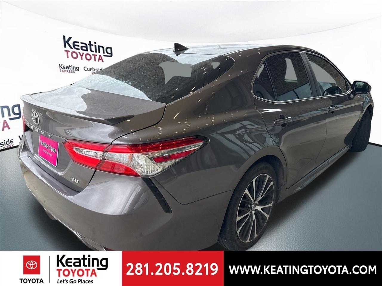 Toyota Camry SE 2020