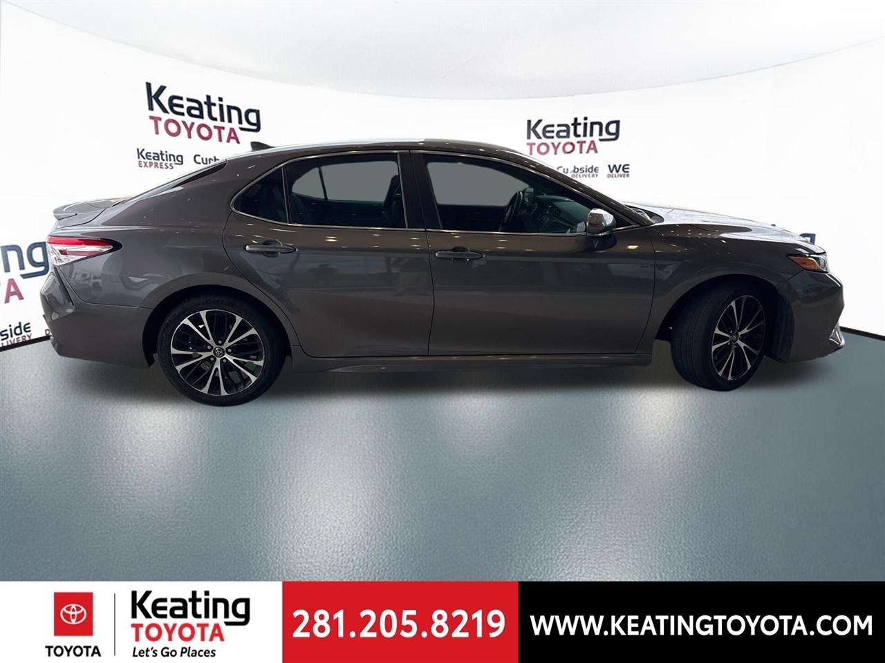 Toyota Camry SE 2020