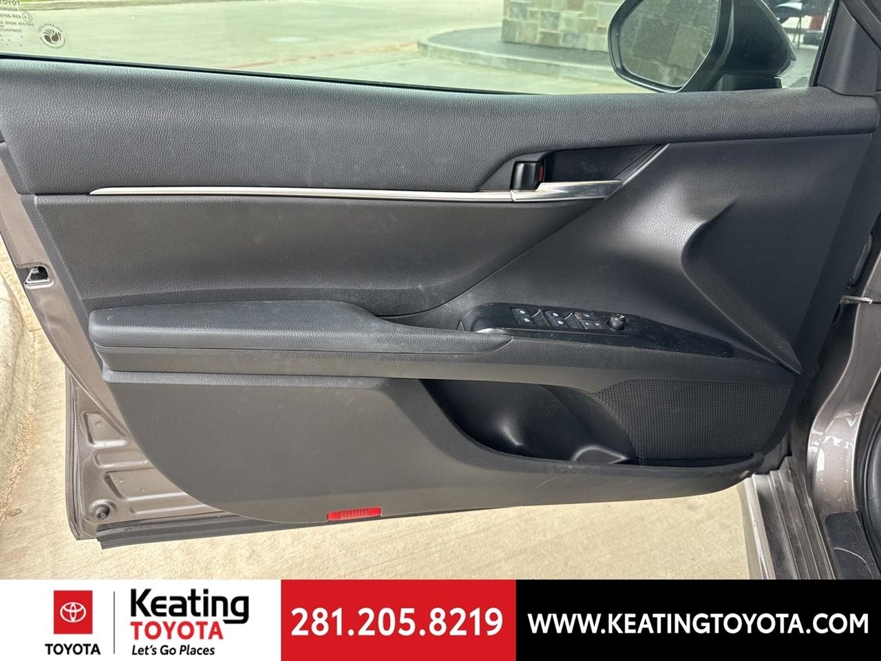 Toyota Camry SE 2020