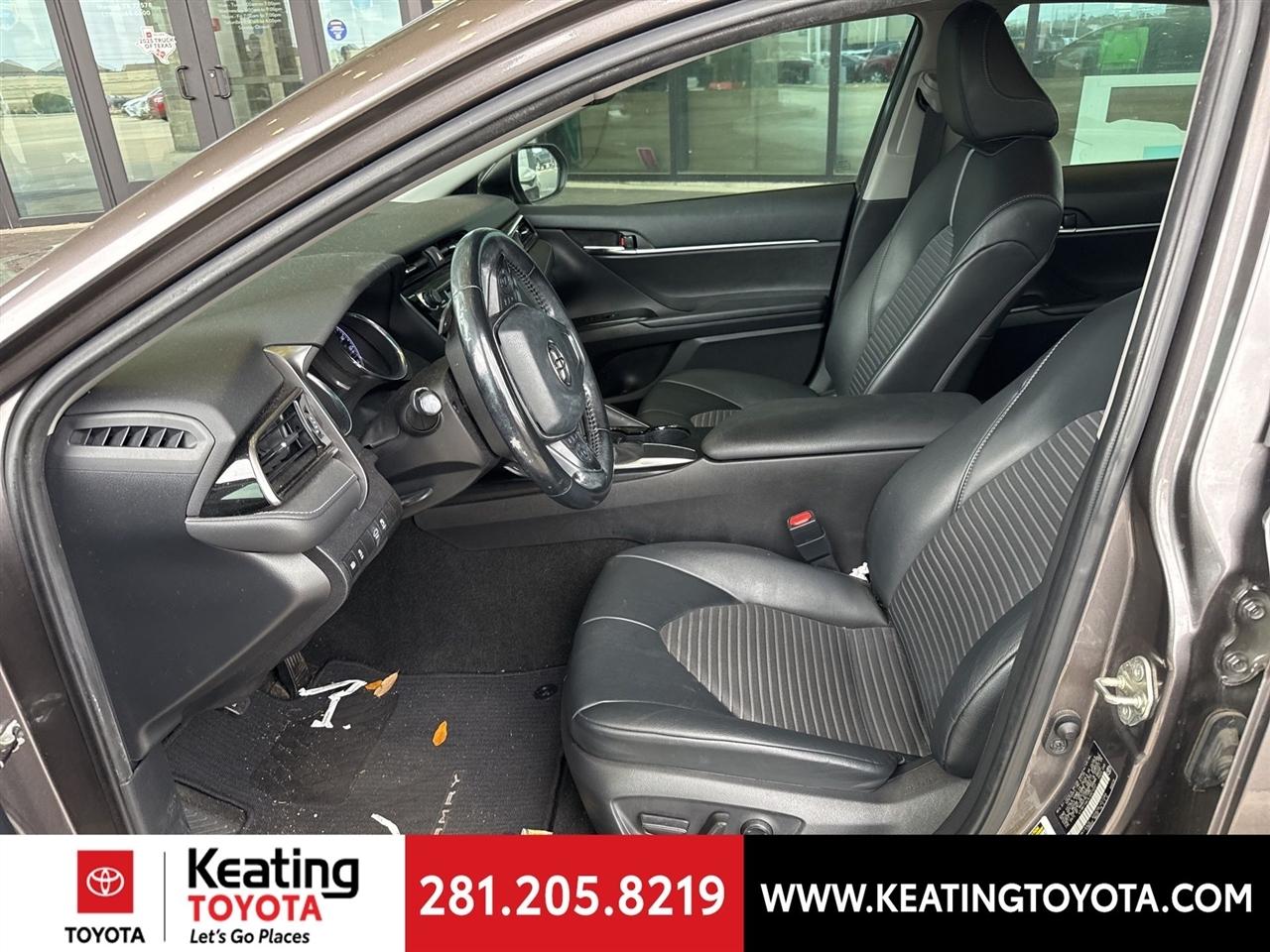 Toyota Camry SE 2020