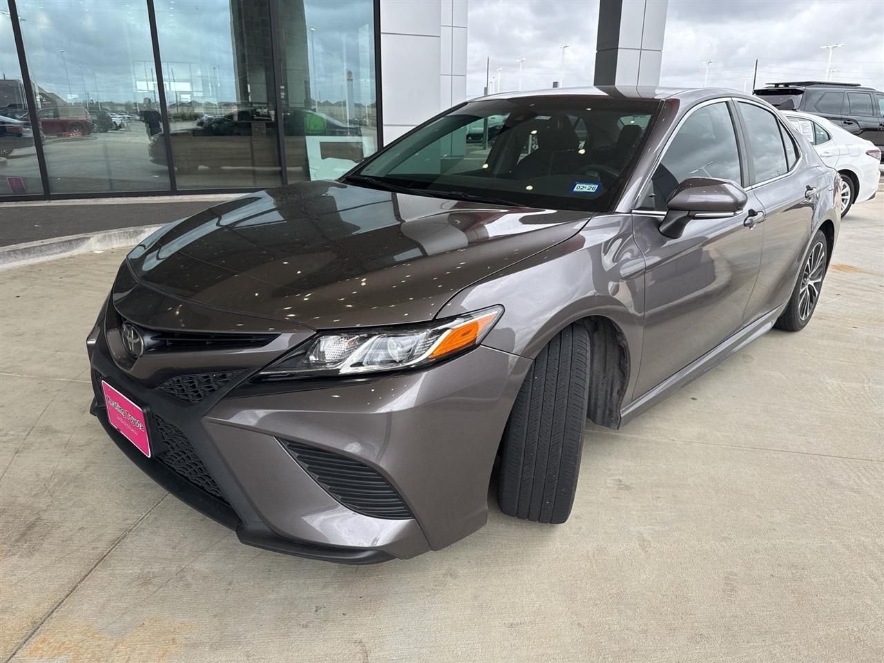 Toyota Camry SE 2020