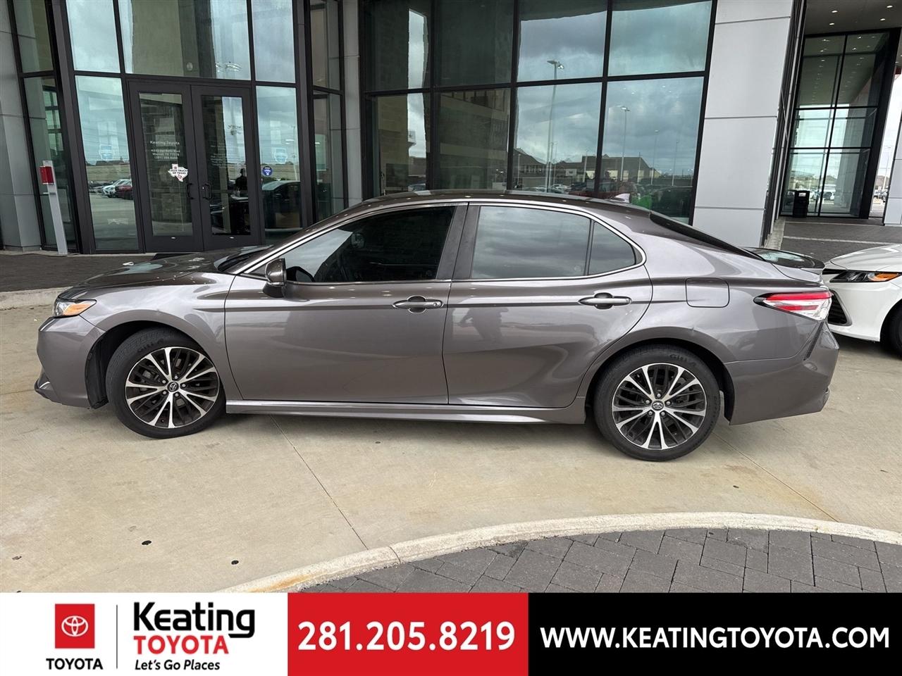 Toyota Camry SE 2020