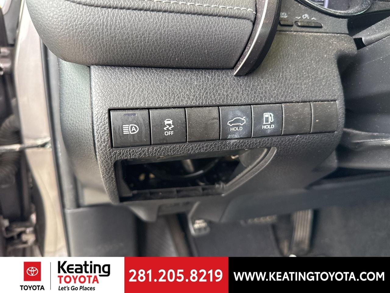 Toyota Camry SE 2020